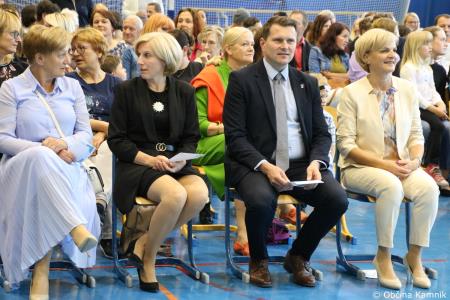 Otroci Osnovne šole Šmartno v Tuhinju z glasbo razpeli jadra (1)